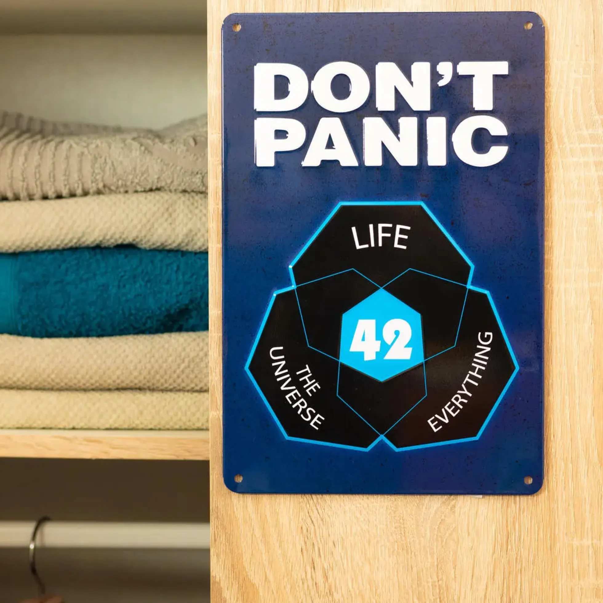 Blechschild Don't Panic 42
