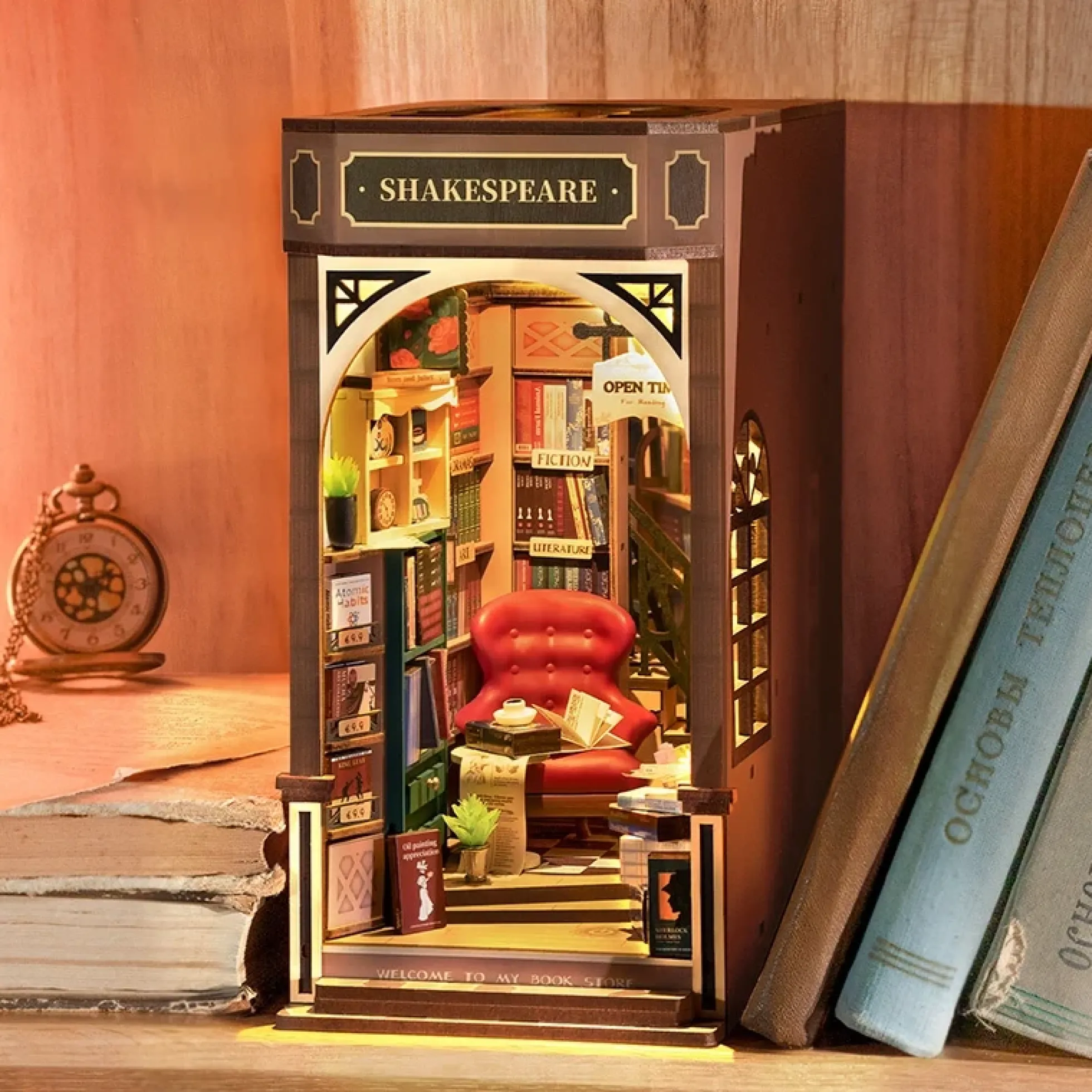 Book Nook Holzbausatz – Buchladen