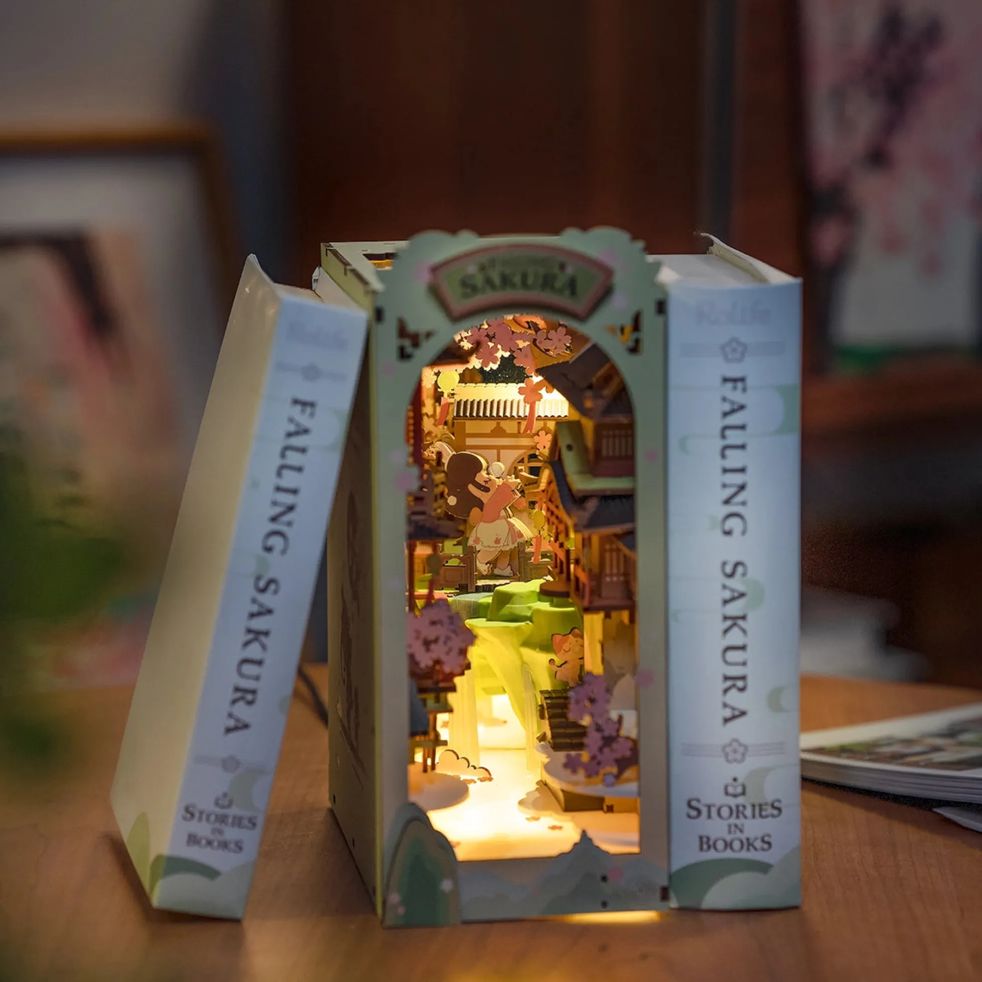 Book Nook Holzbausatz – Kirschblütenfall