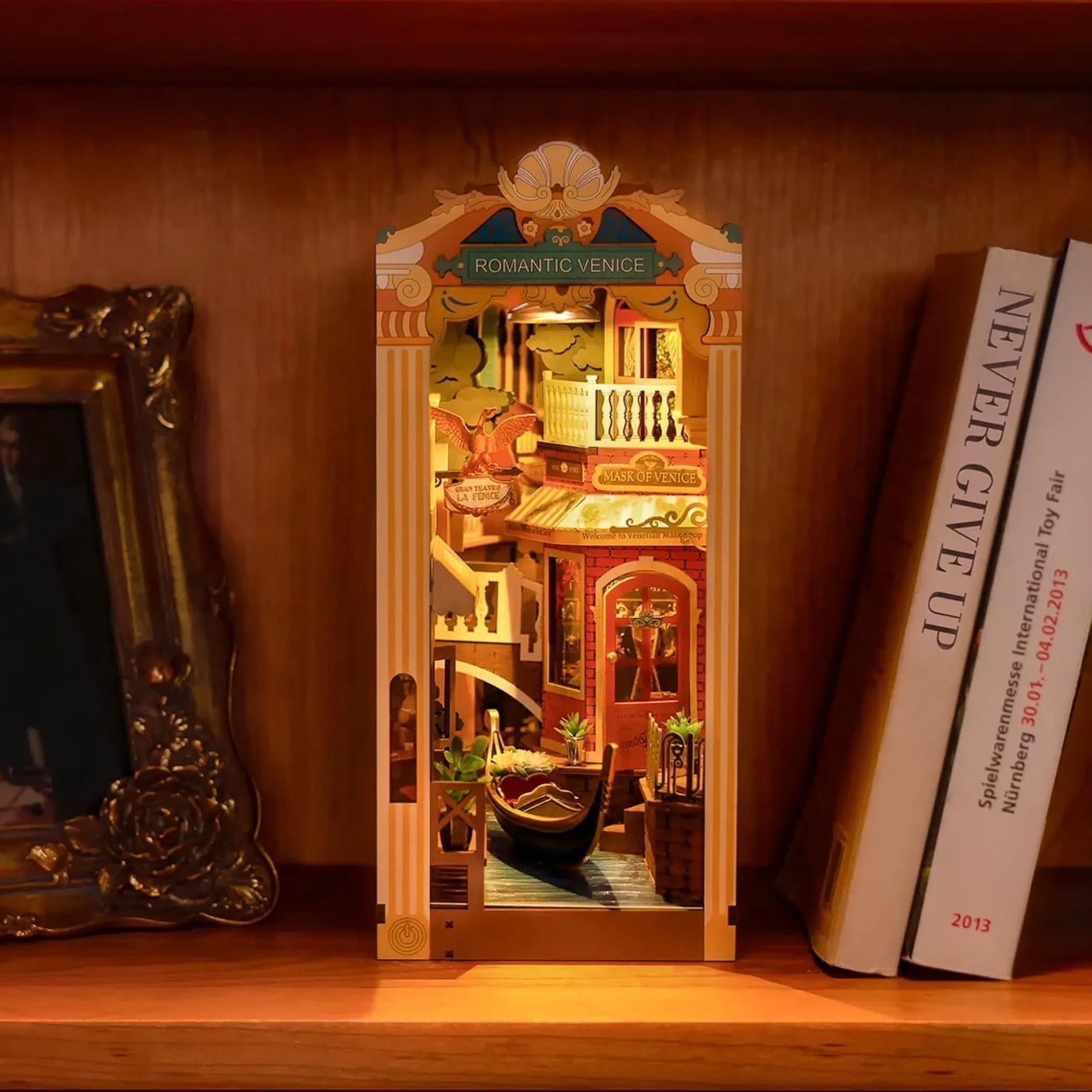 Book Nook Holzbausatz – Romantisches Venedig