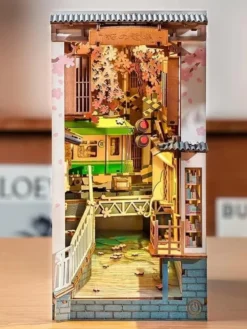Book Nook Holzbausatz – Sakura Densya
