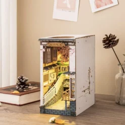 Book Nook Holzbausatz – Sakura Densya
