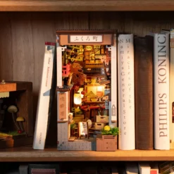 Book Nook Holzbausatz – Sakura Weingasse