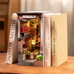 Book Nook Holzbausatz – Sakura Weingasse