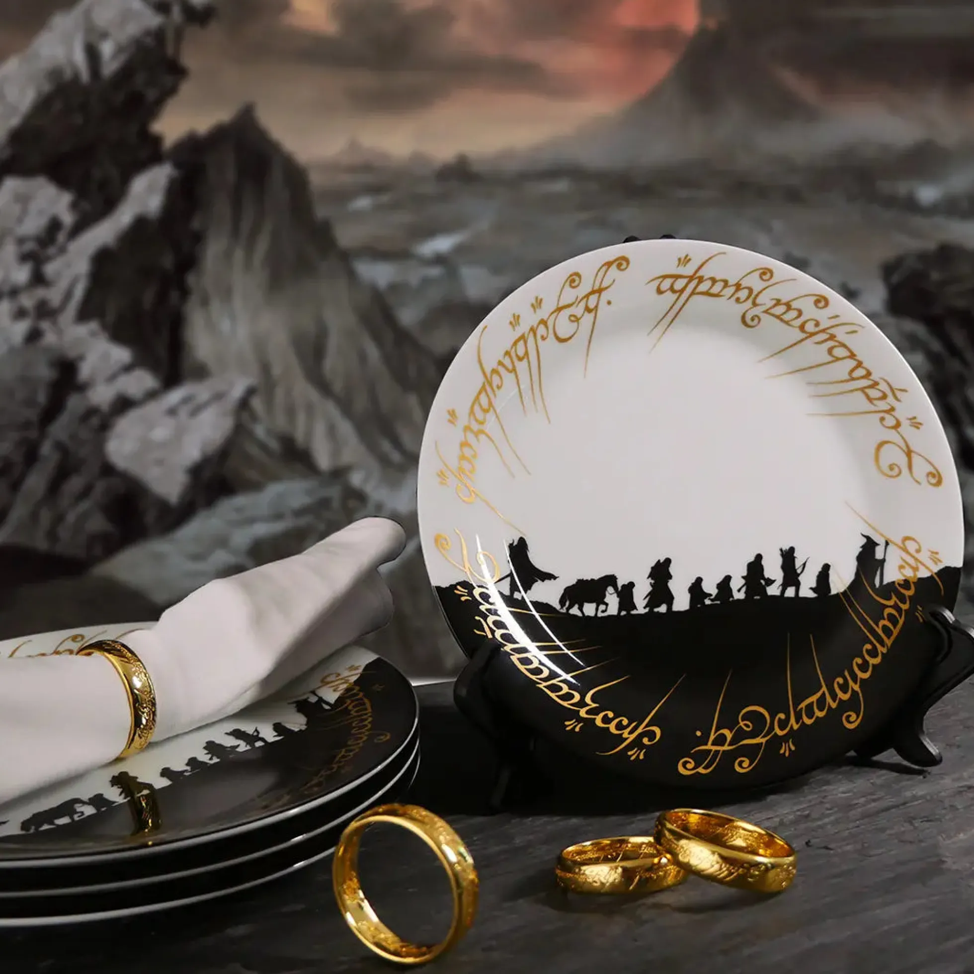 Der Herr der Ringe Set aus 4 Tellern und Serviettenringen