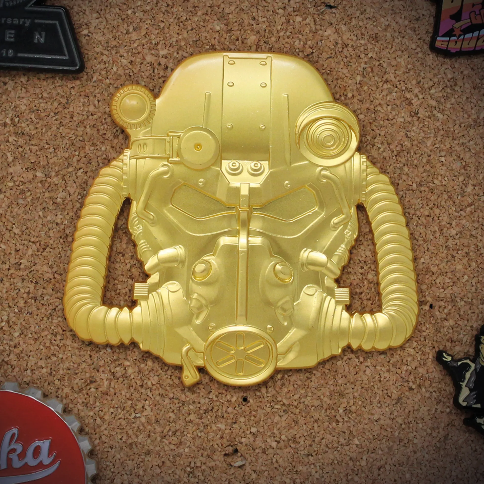 Fallout Sammlerpin: Vergoldeter Power-Armor-Helm
