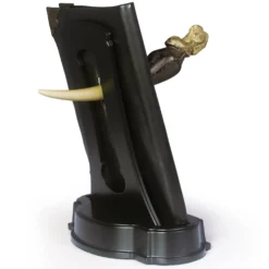 Harry Potter Tom Riddles Tagebuch mit Basiliskenzahn als Skulptur