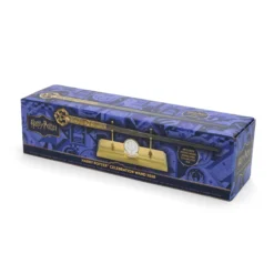 Harry Potter Zauberstab Alohomora mit Ständer und Anstecker
