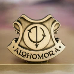 Harry Potter Zauberstab Alohomora mit Ständer und Anstecker