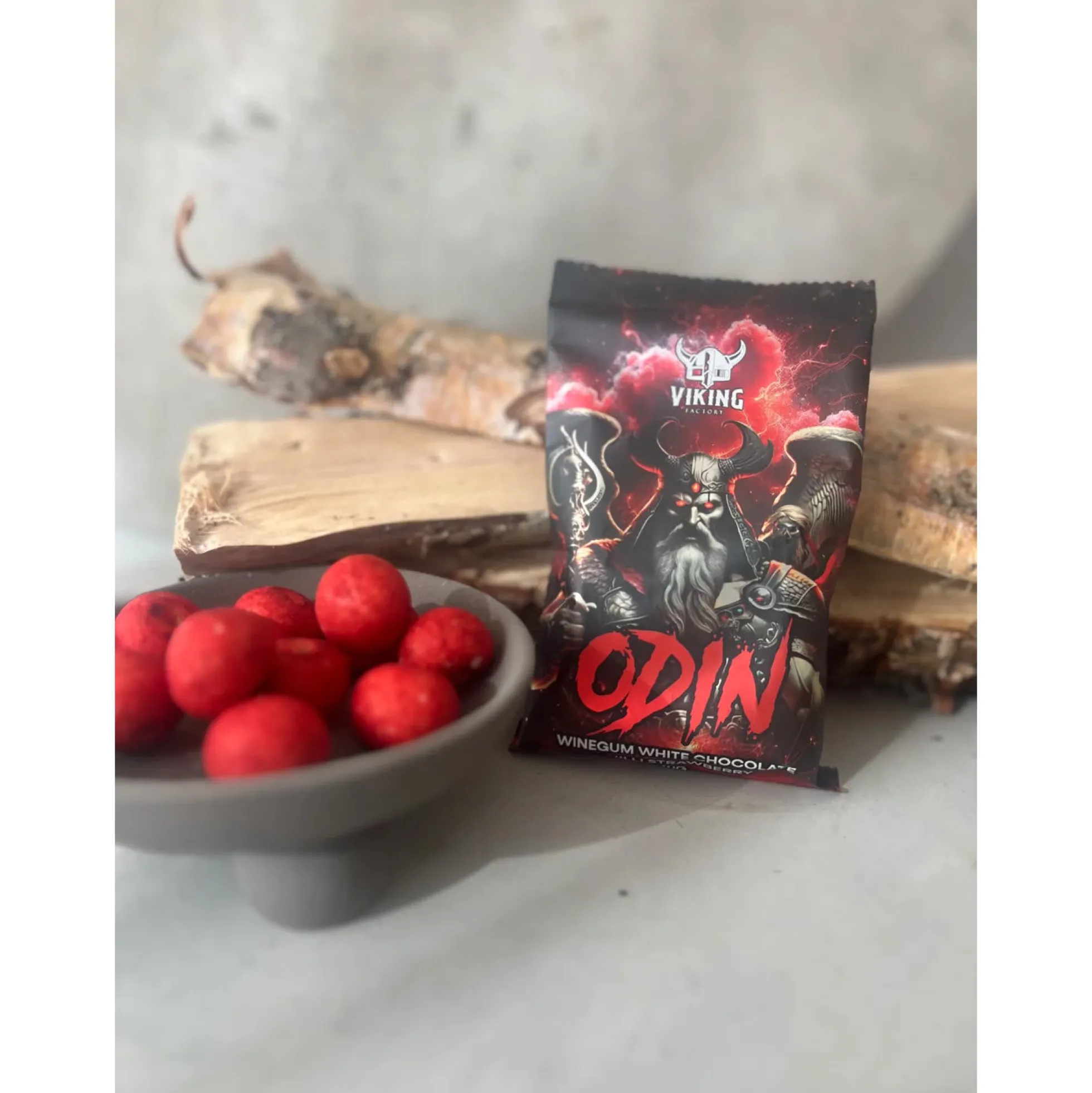 Odin - Erdbeer Weingummi mit Weißer Schokolade und Chili
