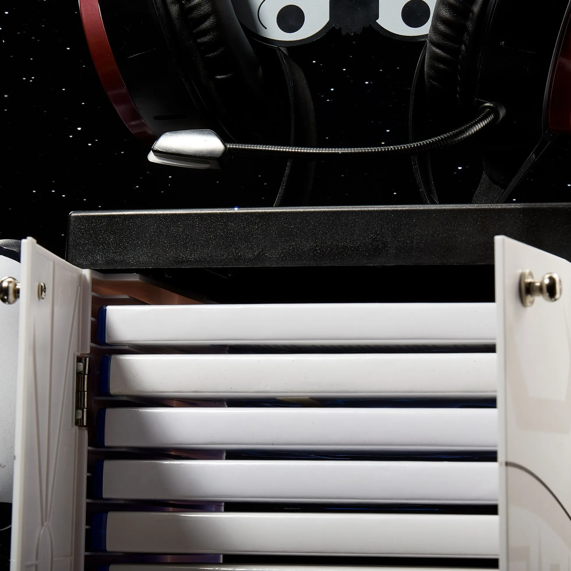 Original Stormtrooper Gaming-Locker mit Kopfhörerhalter