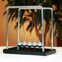 Riesen Newton's Pendel