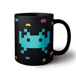 Space Invaders Logo Tasse mit Metallic Finish