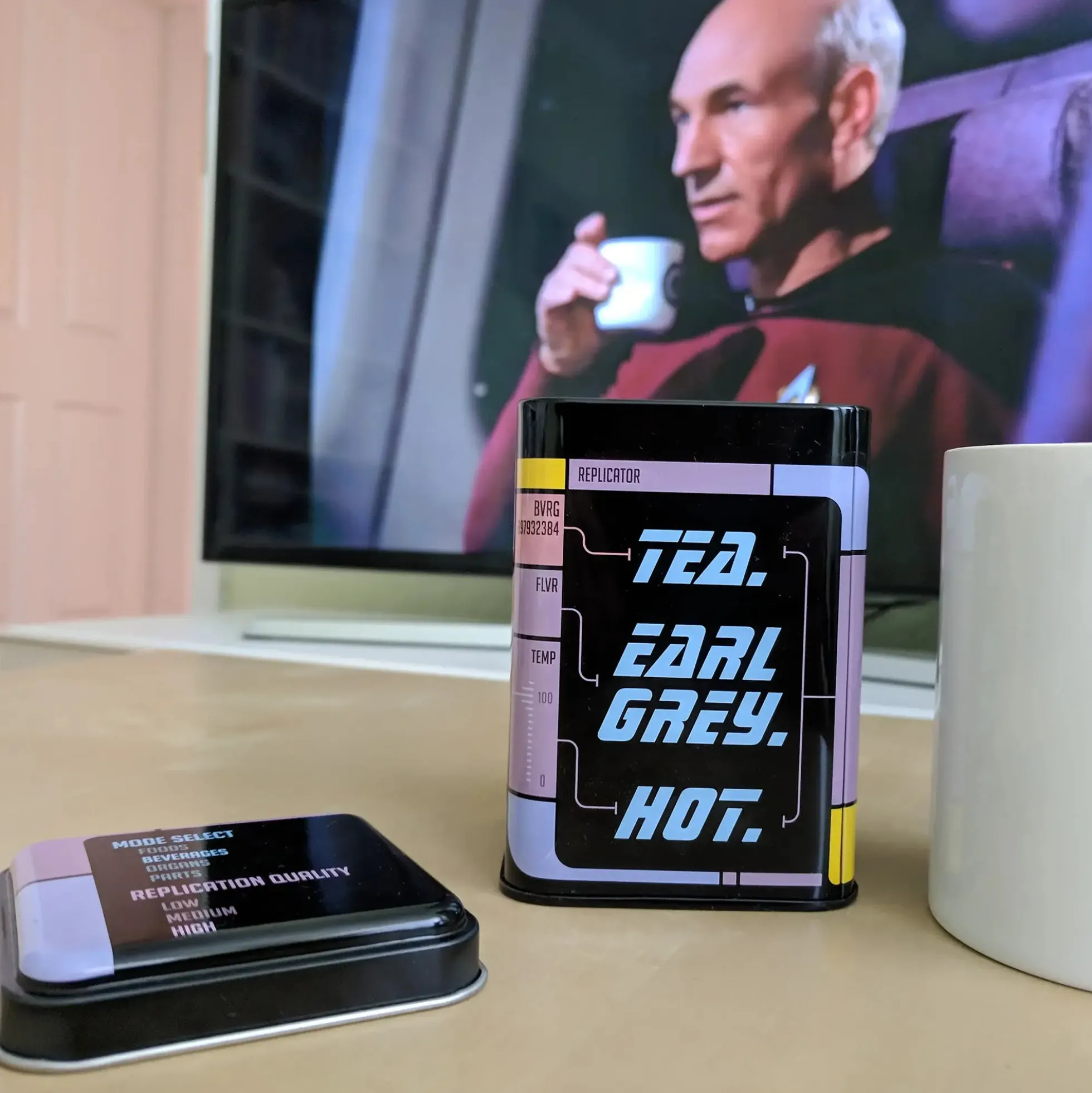 Teedose "Tea. Earl Grey. Hot."