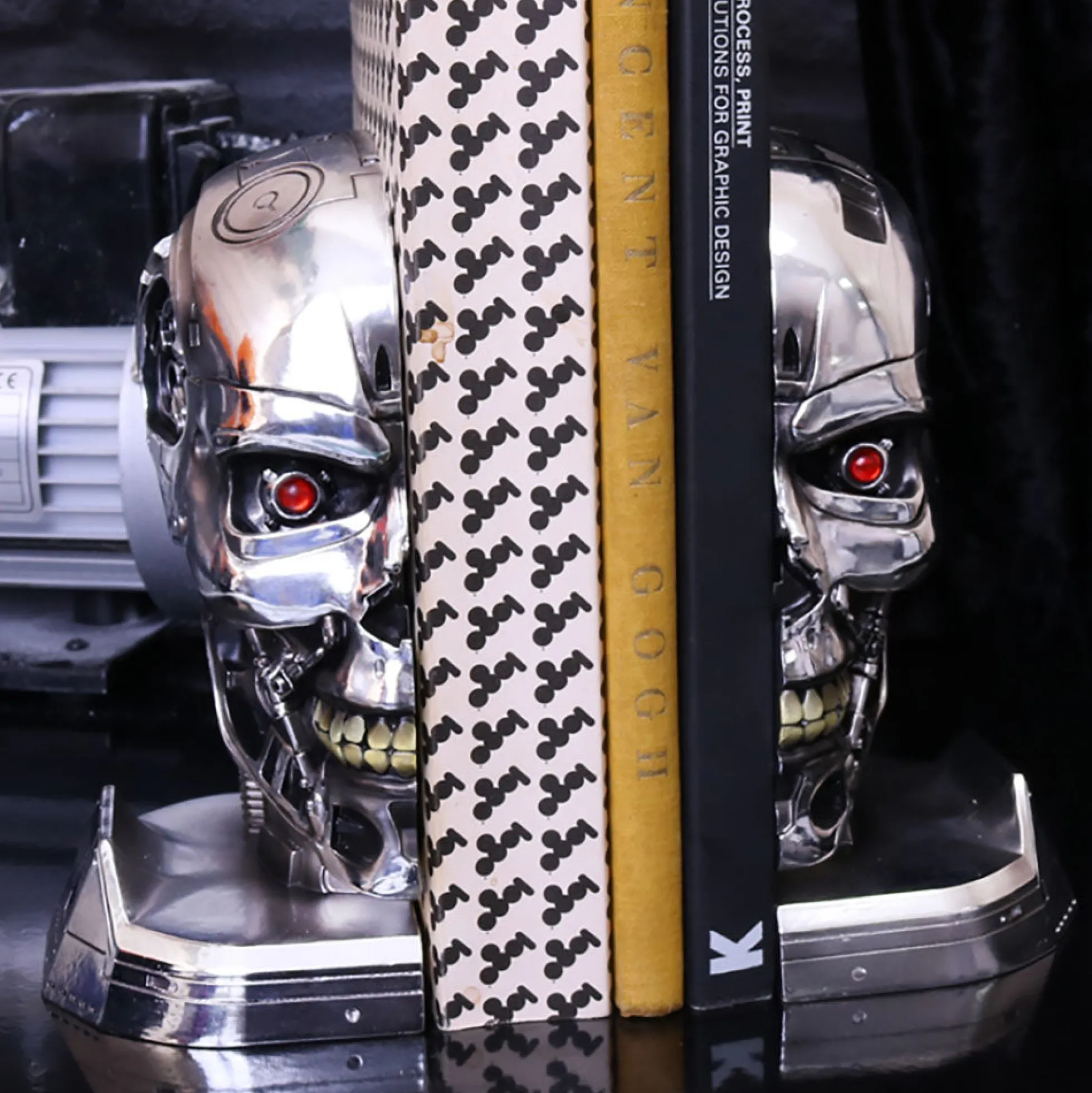 Terminator T-800 Buchstützen