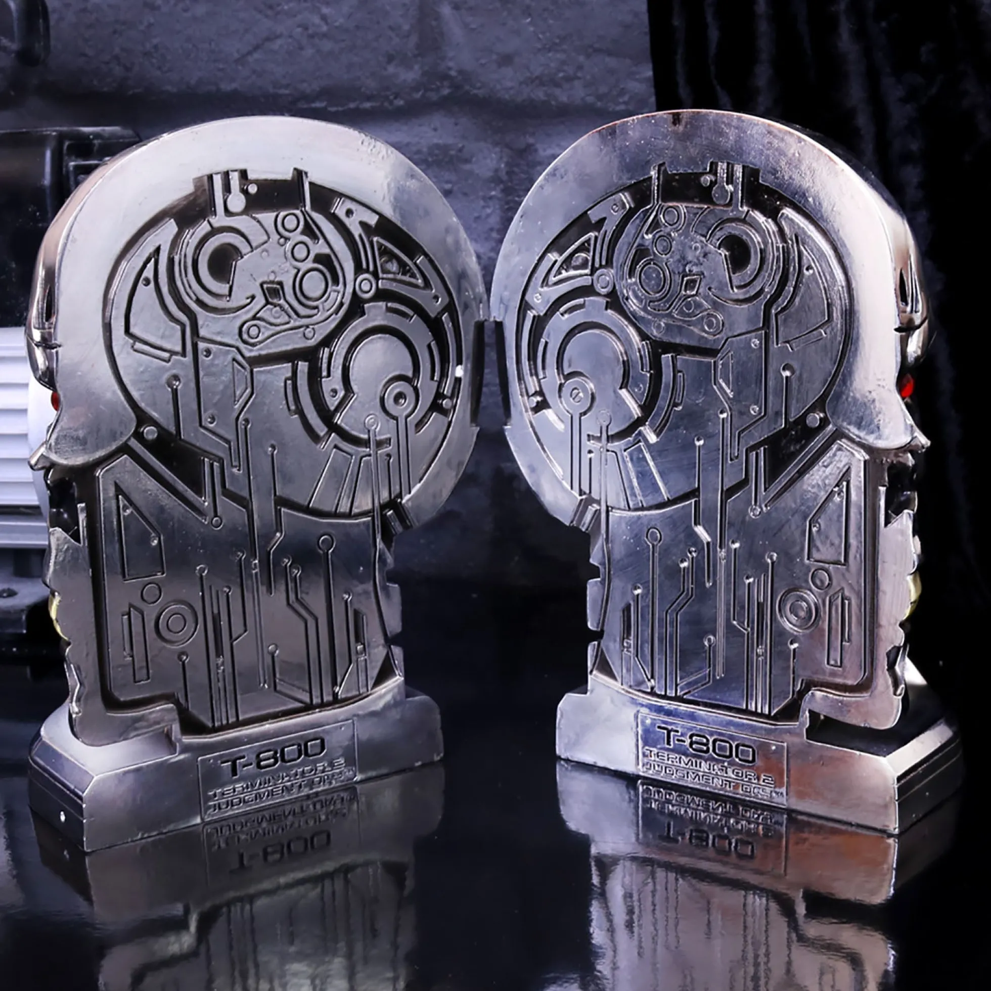 Terminator T-800 Buchstützen