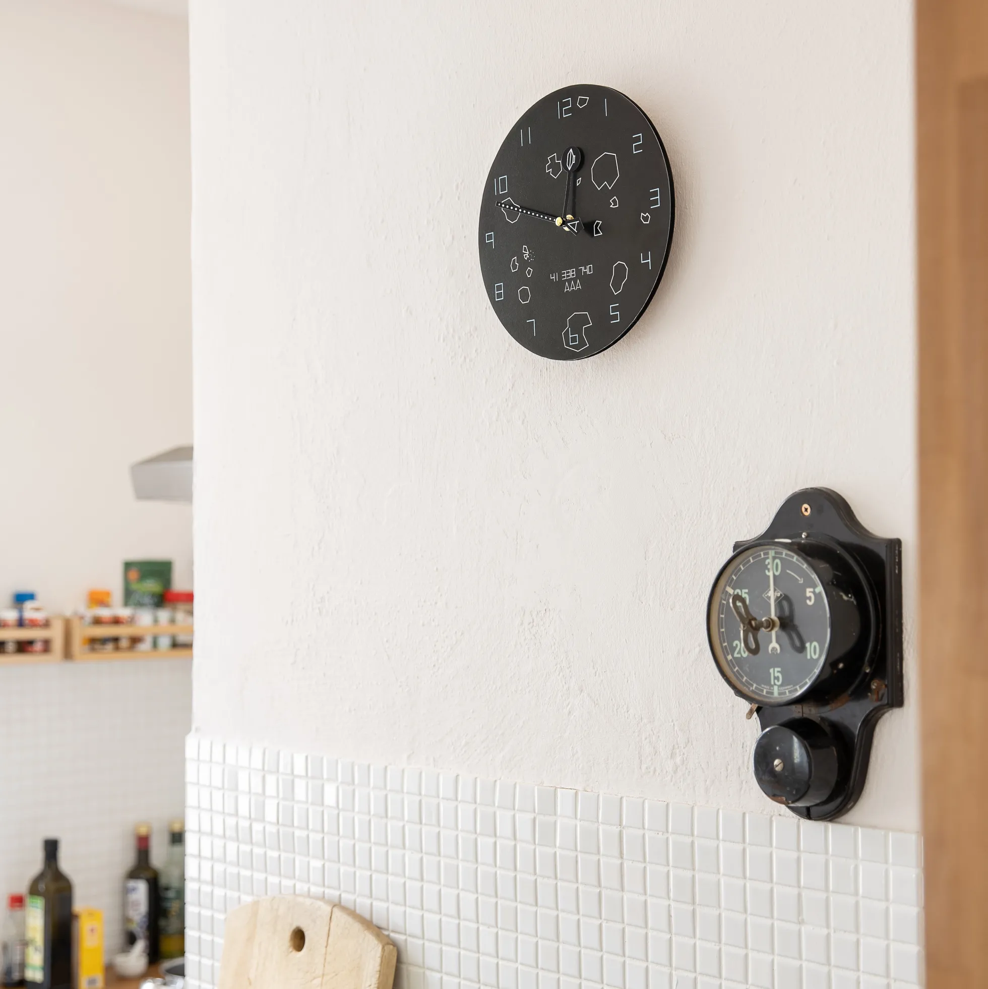 Wanduhr Asteroids